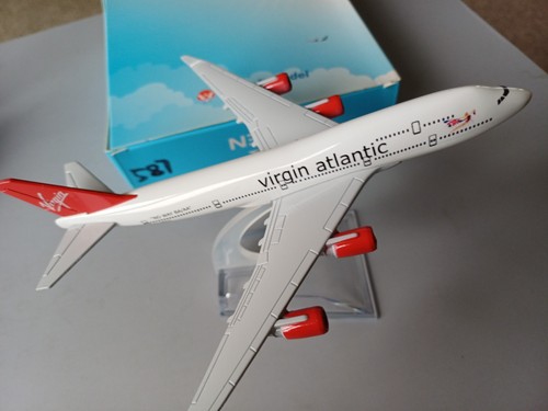 Diecast model airliner - diecast,