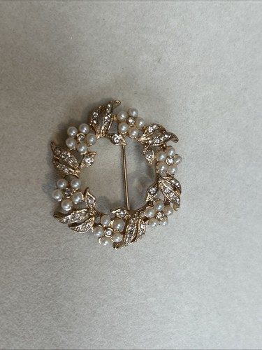 Ciro gold tone wreath brooch - ciro,