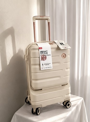 Bnwt luggage suitcase - it,