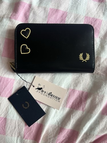 Fred perry any winehouse - x,