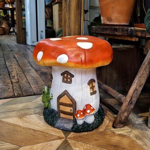 L13 mushroom house garden - l13.4",