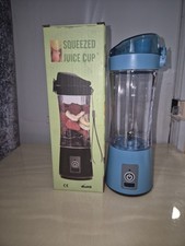 Portable blender / smoothie maker with USB cable and Travel Bottle