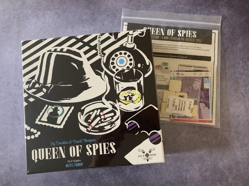 Queen spies mini - of, +
