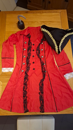 Women pirate captain hook - captain,