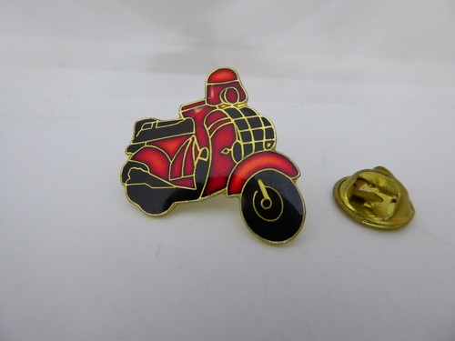 Pin pins badge scooter - pin's,