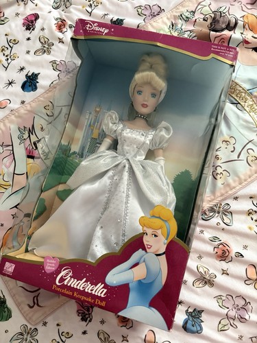 Disney princess 2005 - princess, retired