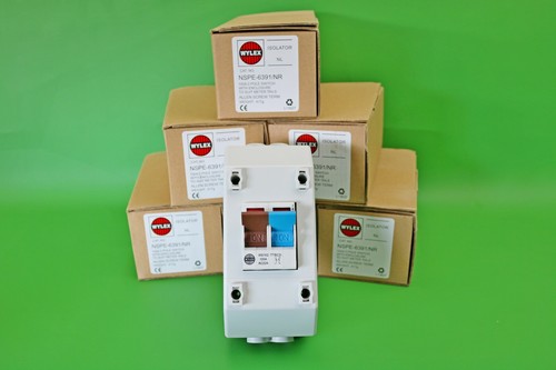 Wylex 100a pole mains switch - 100a, 2