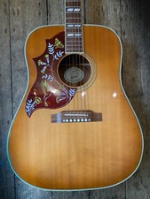 2011 GIBSON LEFT HANDED HUMMINGBIRD ACOUSTIC  IN PALE SUNBURST  & CASE