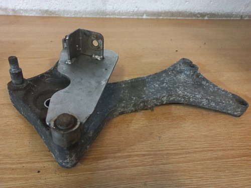 Piaggio 125 exhaust bracket - exhaust,