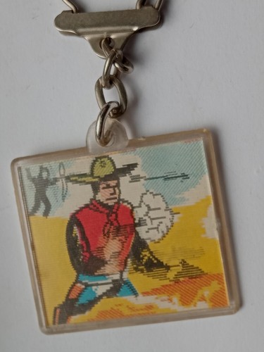 Vintage retro keyring - vintage, plastic