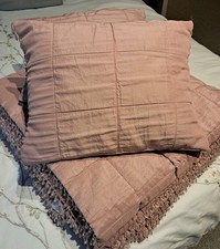 Laura Ashley Kingsize Beaded Reversible Pink Quilted Throw. 2 Matching Pillows 