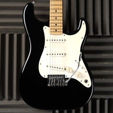 Fender Standard Stratocaster with Maple Fretboard 1983 - Black