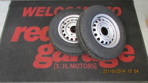 Pair inch trailer - of,