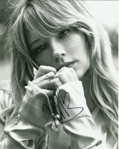 Haley bennett signed - signed, photo