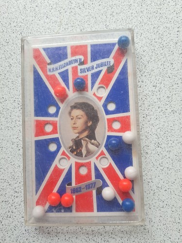 Vintage 1977 queen - 1977, elizabeth