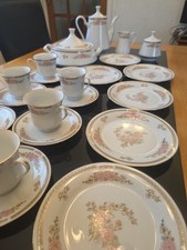 CROWN MING FINE BONE CHINA 22