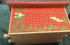 Brio Style Train Track: Engine Shed