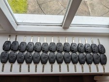 Genuine Vauxhall Vivaro B  2014-2018 2 button key fob with chip