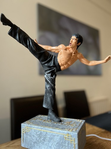 Bruce lee scale hand - bruce,
