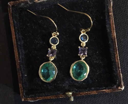 Vintage style blue gemstone - style,