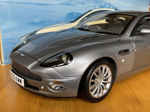 Boxed kyosho silver aston - boxed,