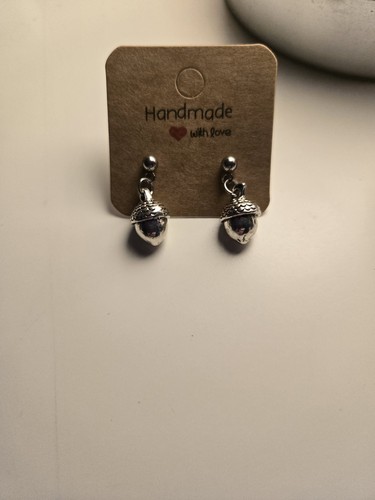 Ladies acorn stud earrings - acorn,