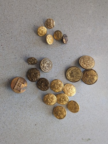 Assorted metal buttons and - assorted, us
