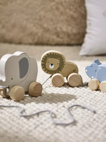 Little white company pull - company,