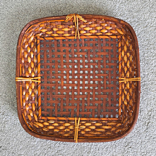 Vtg brown wicker square - brown,