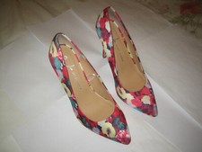 Ladies shoes ‘ ATMOSPHERE ‘ – size 6 – flower pattern – good condition