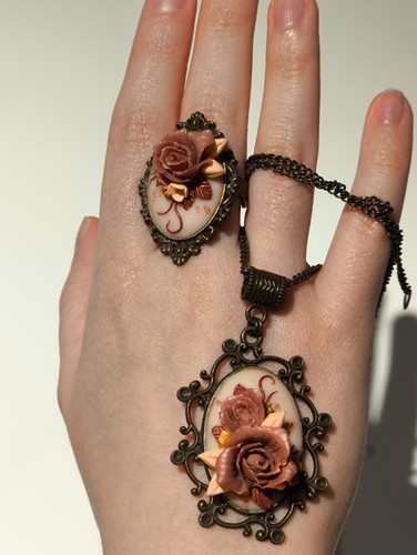 Cameo pendant and - cameo, set