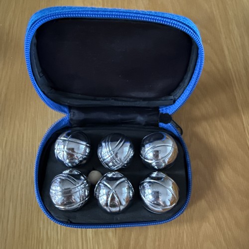 Piece indoor boules - boules, with
