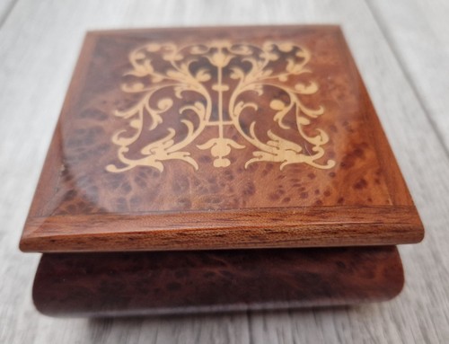 Collectable wooden hinged lid - hinged,