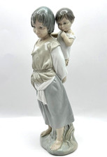 Lladro 4800 Gypsy Girl with