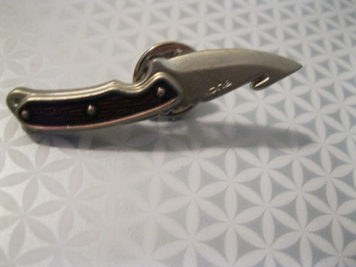 Buck knife lapel - , 1/2"