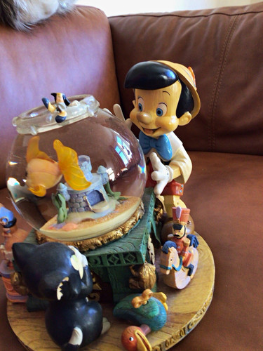 Disney pinocchio snowglobe - disney,