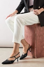 Wallis Natural Black Court