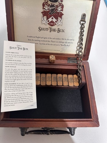 Line etched box - vintage, shut