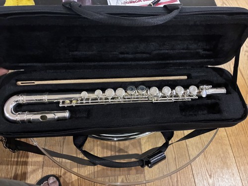 Curved head student flute - ,