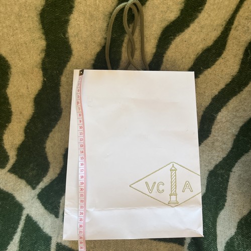 Empty van cleef arpels gift - empty,