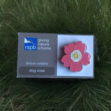 RSPB-Pin Badge  DOG ROSE  On FR Grey  GNAH Backing Card