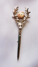Kilt Pin / Brooch ~ Stag Head Design ~ Brown / Cream Agate Stone ~ Silver Tone