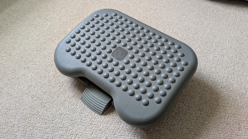 Rubbermaid adjustable footrest - adjustable,
