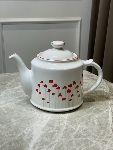 Royal victoria tea pot - victoria,