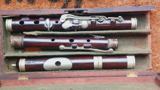 Beautiful old wooden keyed - beautiful, 8