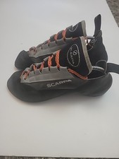 Scarpa Dominator rock climbing
