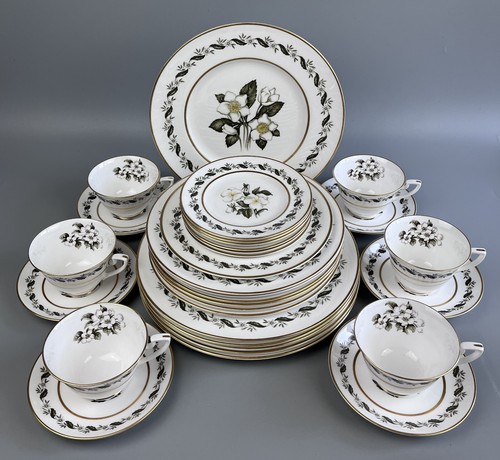 Royal worcester dinner service - worcester,