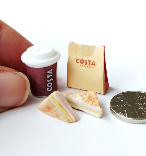 Dolls house miniature - dolls, 1:12