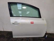 TOYOTA AURIS MK1 2010 WHITE