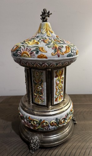 Reuge musical carousel - musical,